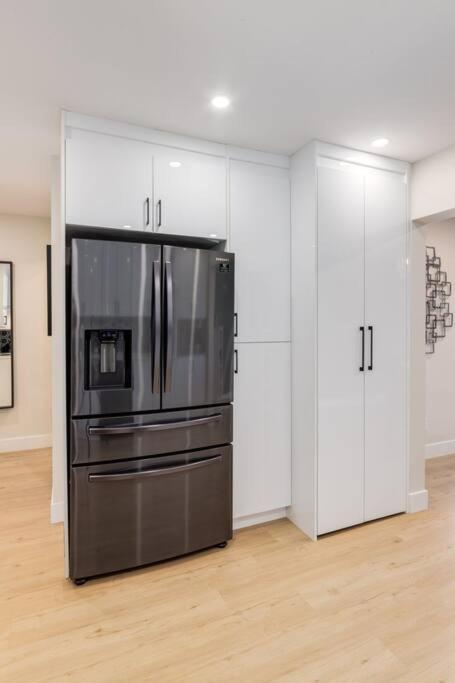 Pet Friendly & Accessible, 4 Beds Calgary