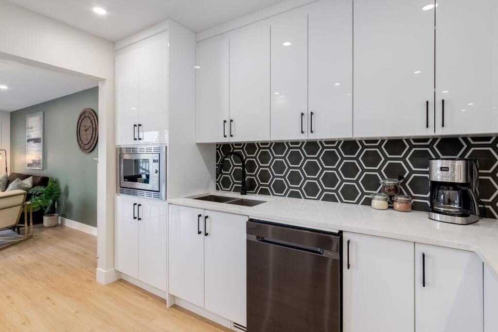 Pet Friendly & Accessible, 4 Beds * Calgary